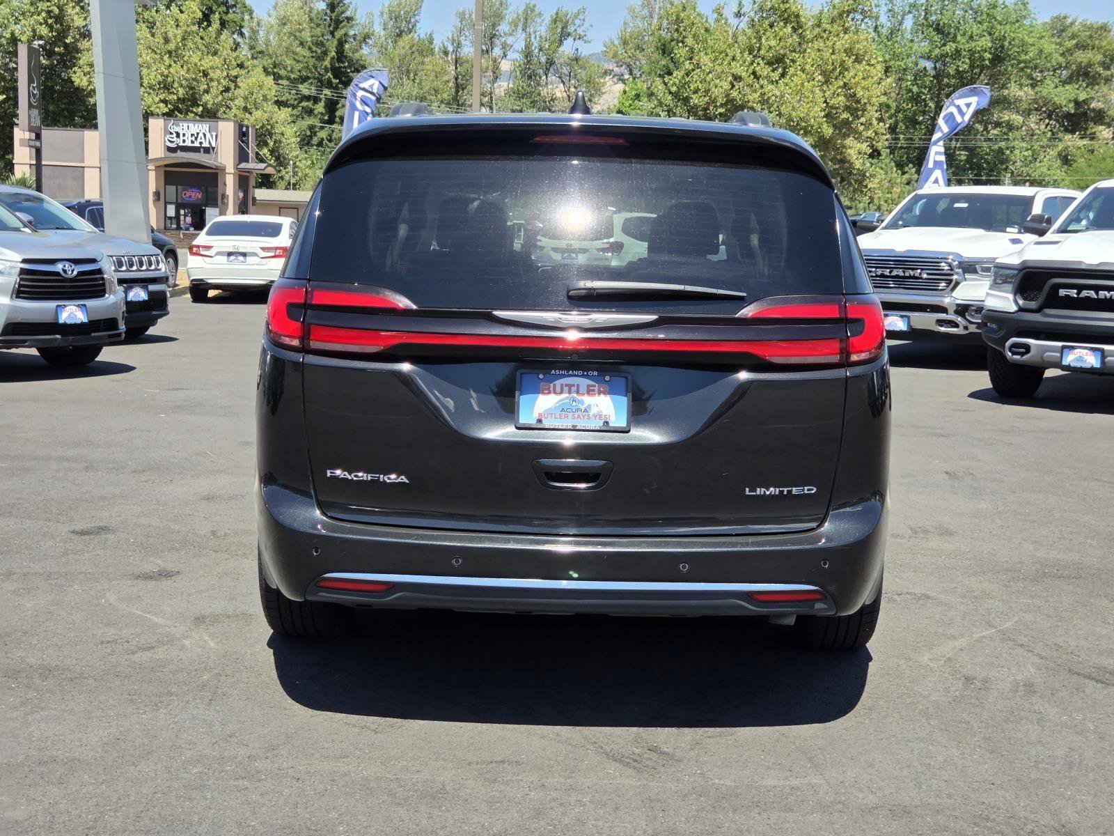 Used 2023 Brilliant Black Crystal Pearlcoat Chrysler Limited image 6