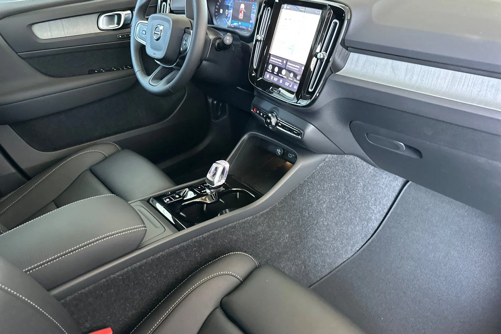 New 2026 Crystal White Volvo Plus image 15