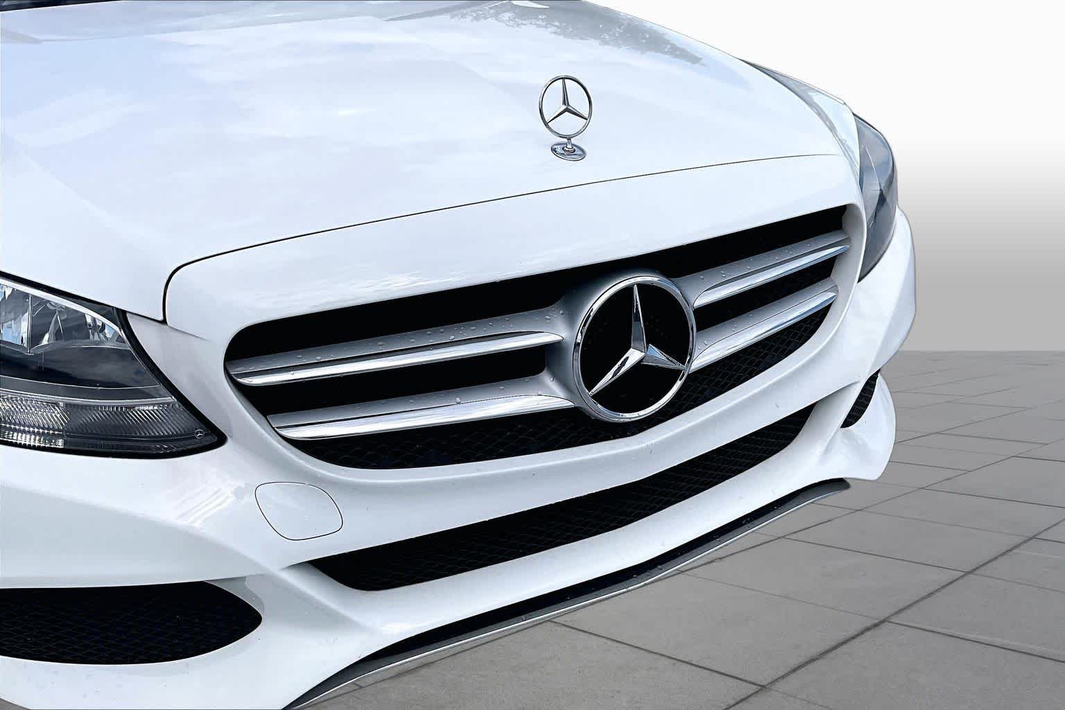 Used 2018 Polar White Mercedes-Benz C 300 image 29