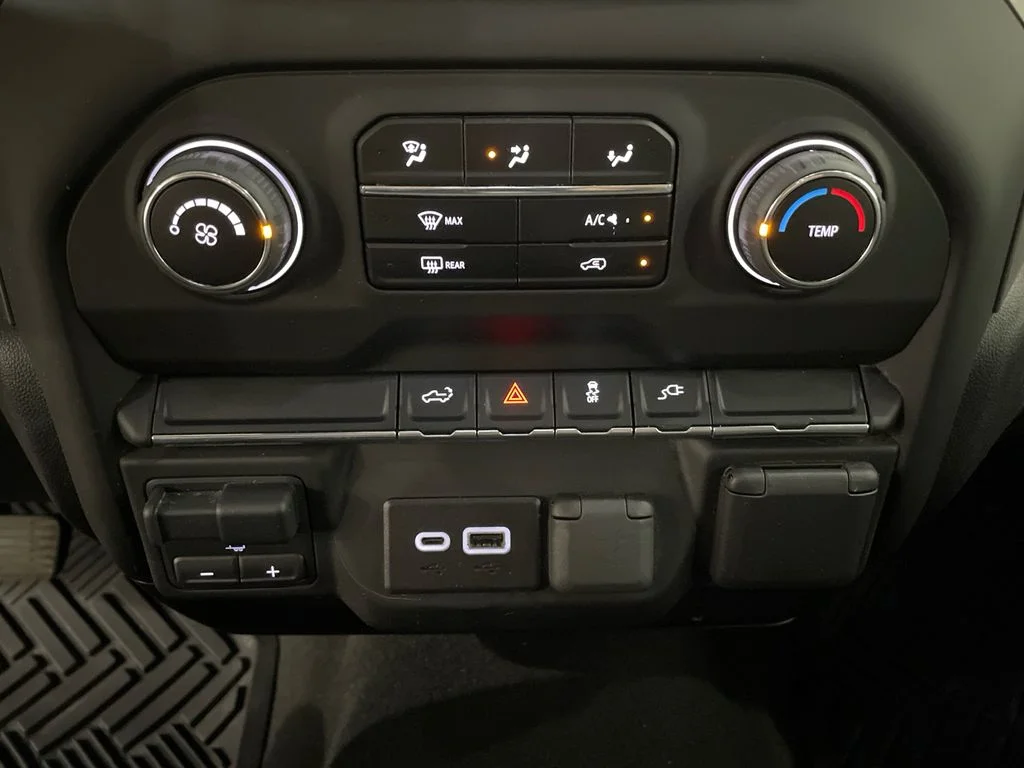 Used 2022 Northsky Blue Metallic Chevrolet Custom image 19