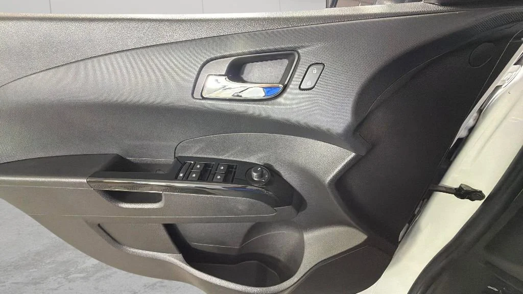 Used 2017 SUMMIT WHITE Chevrolet Premier image 25