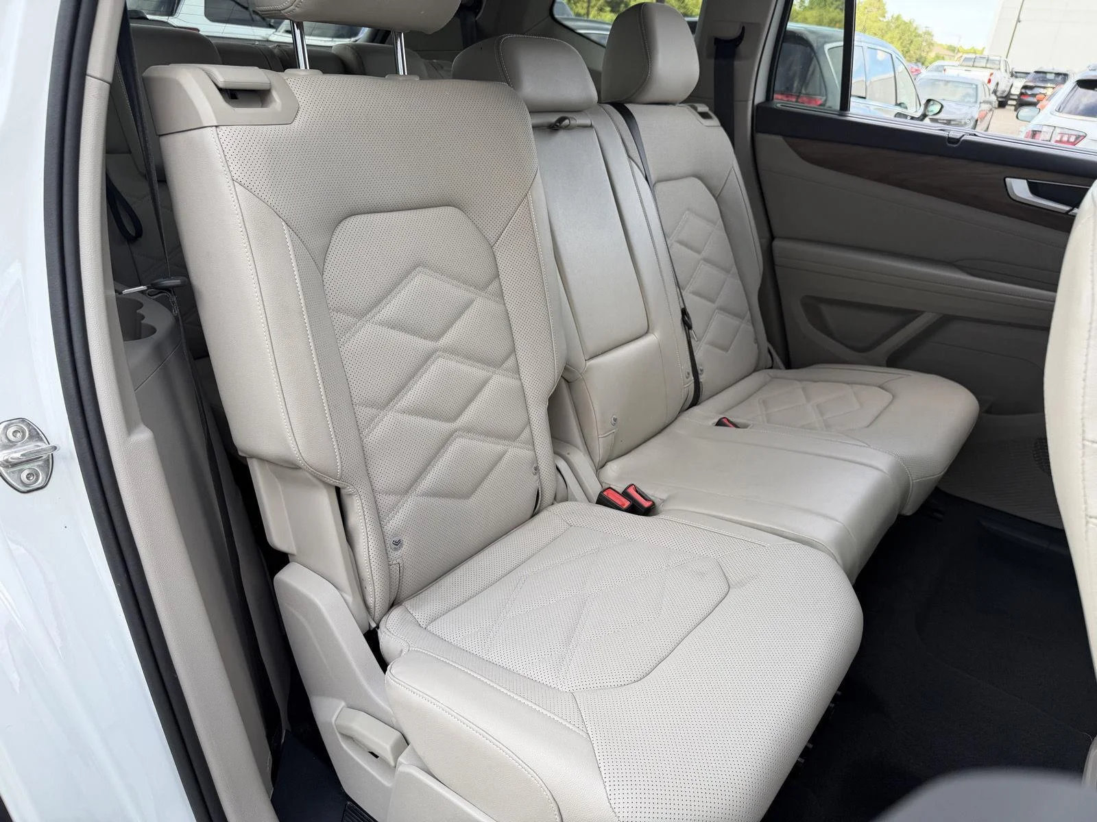 Used 2024 Pure White Volkswagen 2.0T SE w/Technology image 21