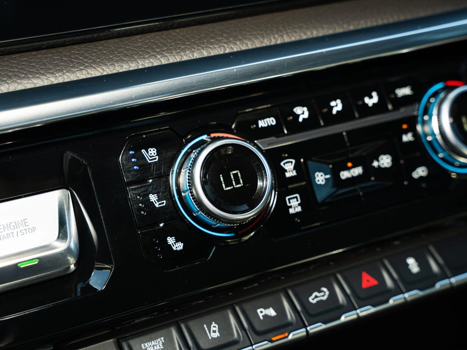 Used 2025 Onyx Black GMC Denali image 35