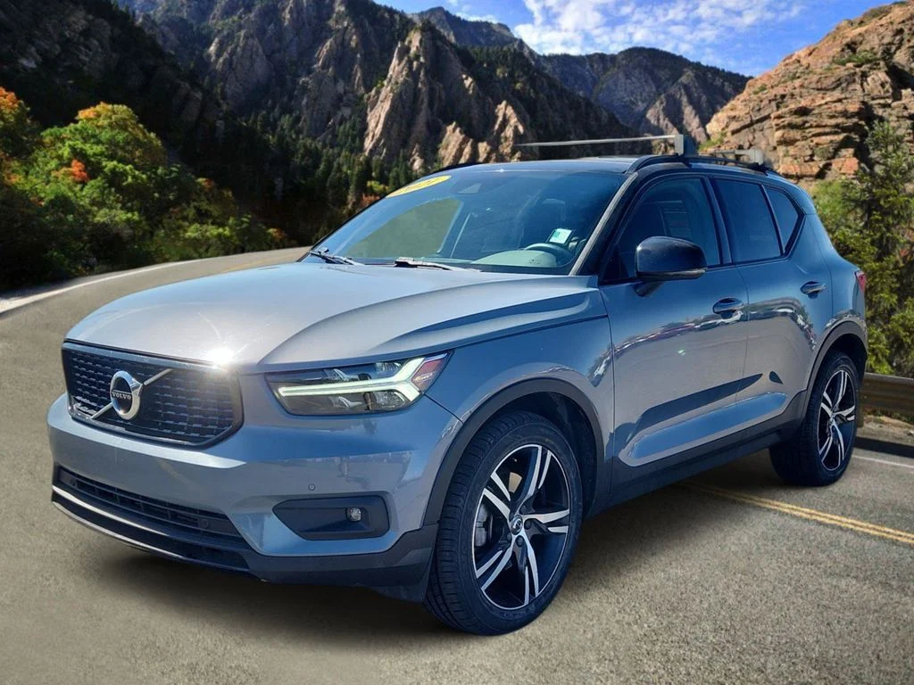 Used 2021 Gray Volvo R-Design image 5