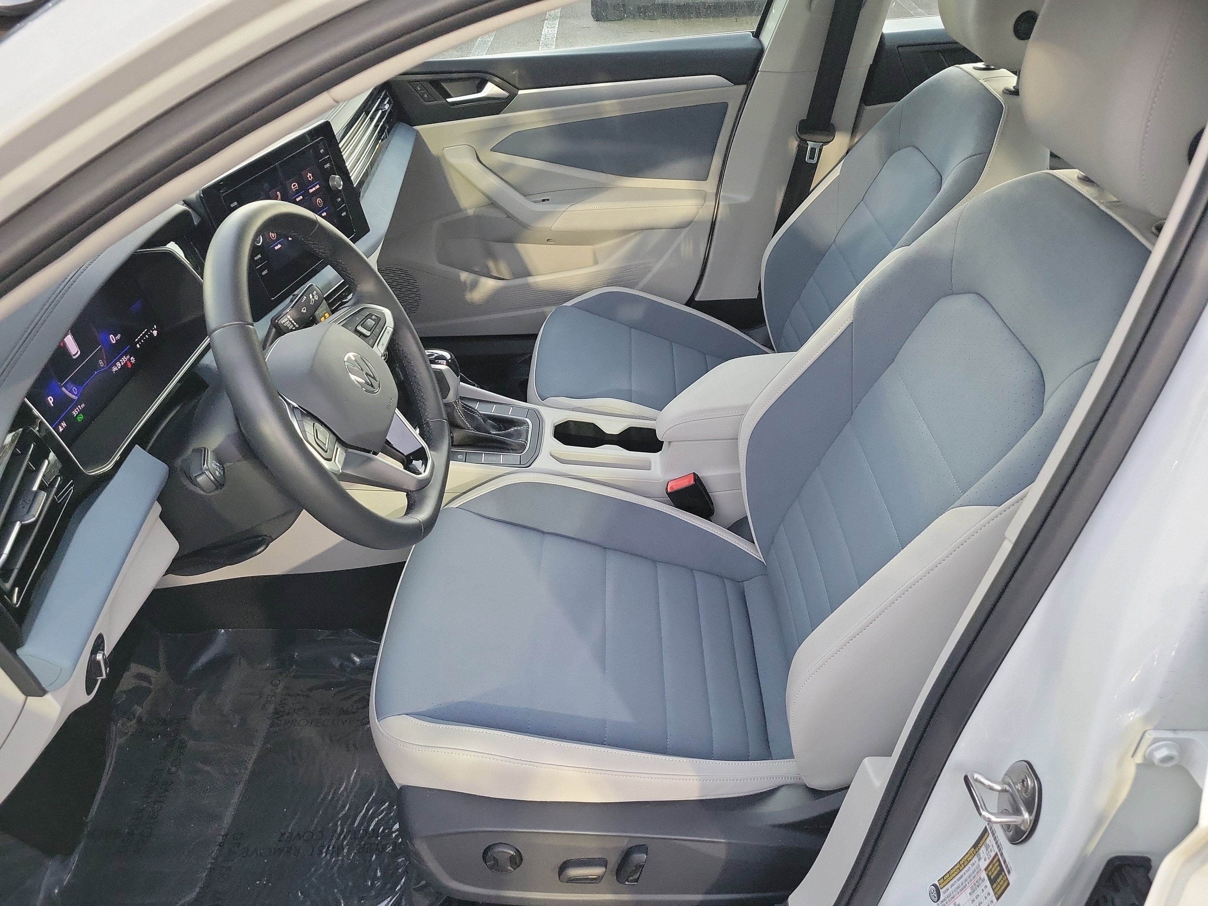 2025 Volkswagen Jetta SE - Photo 13