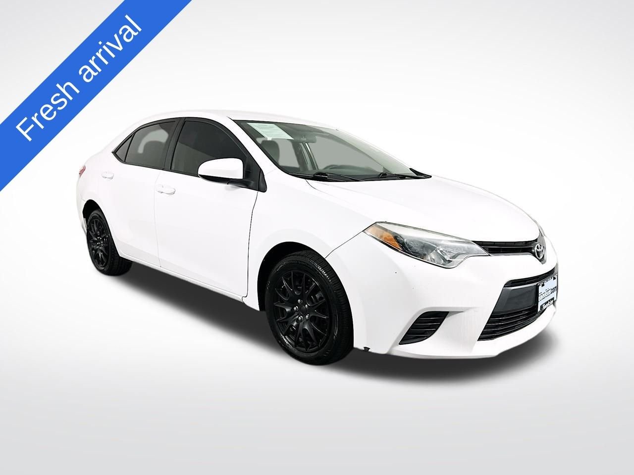 Used 2015 Super White Toyota LE image 1