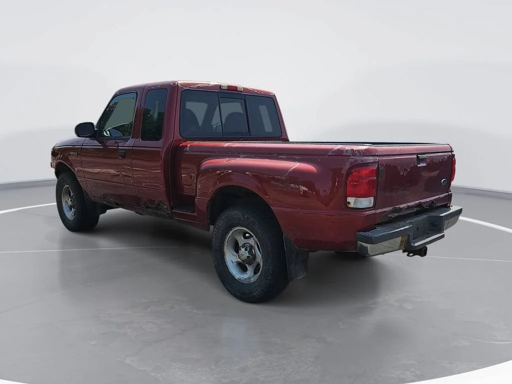 Used 2000 Red Ford XL image 6