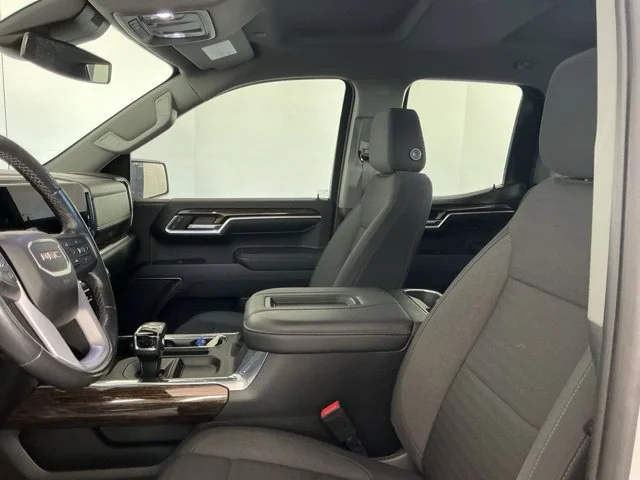 Used 2022 Summit White GMC Elevation image 9