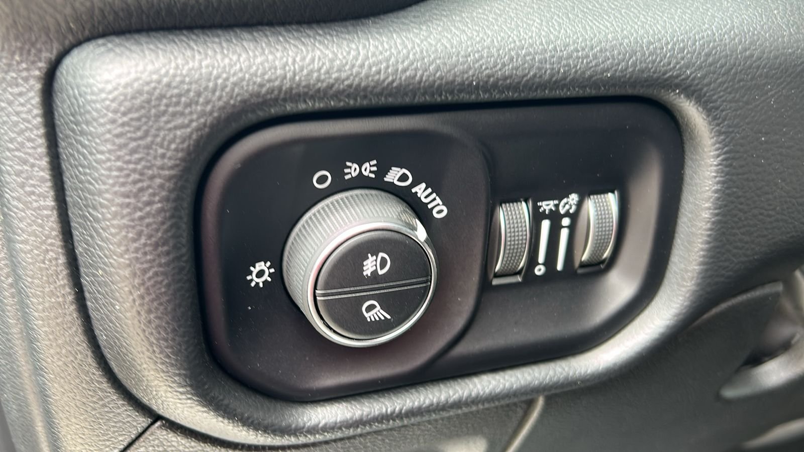 Used 2022 Red Ram Laramie image 17