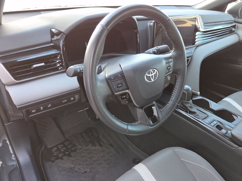 Used 2025  Toyota SE image 18