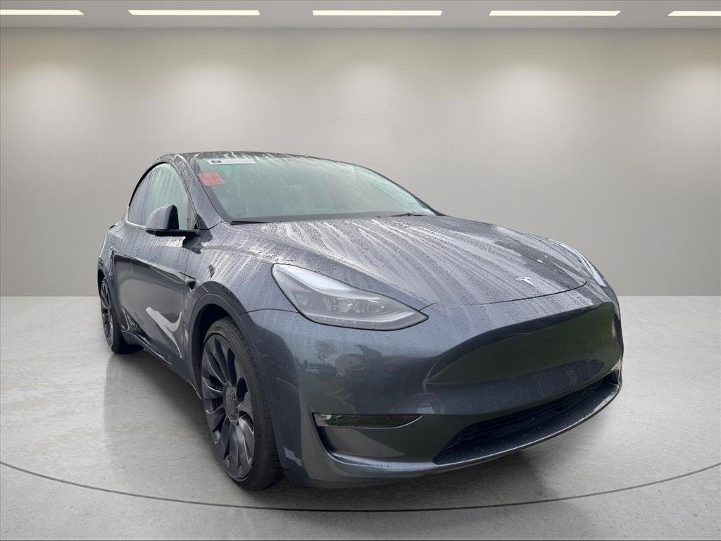 Used 2023  TESLA  image 4