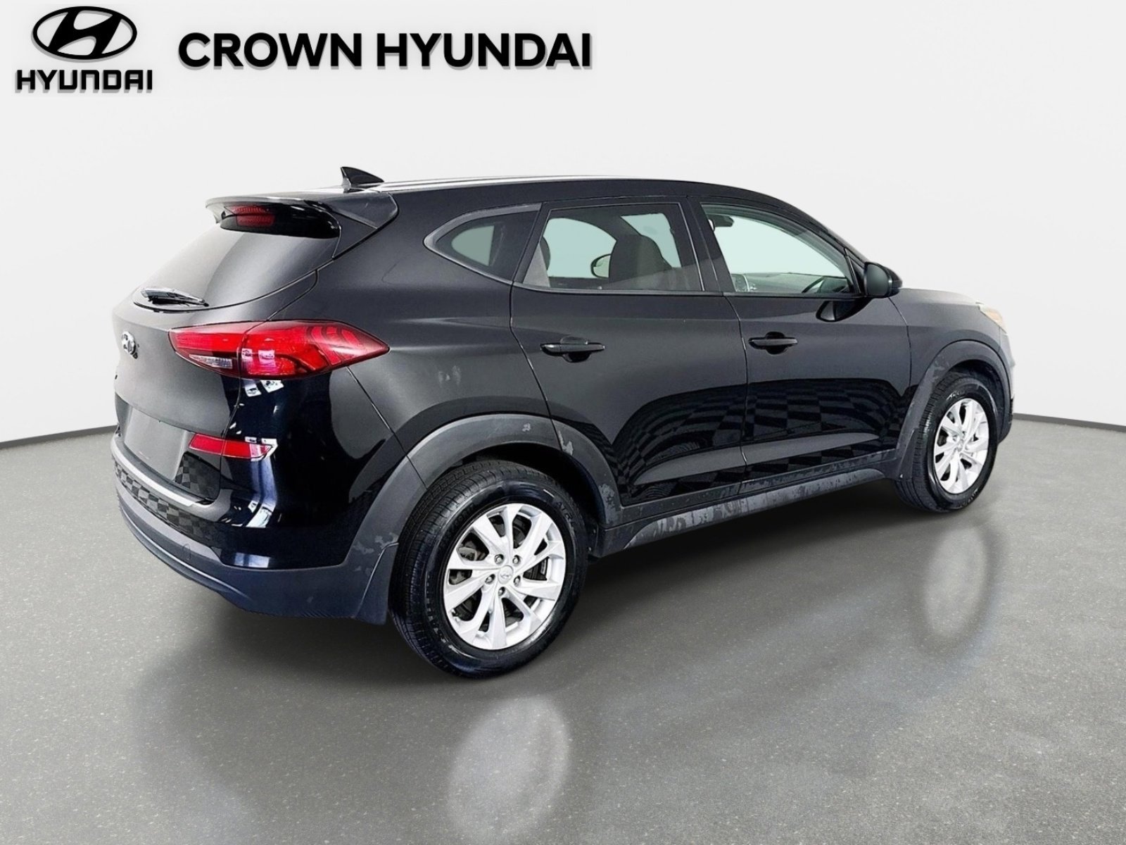 Used 2019 Black Noir Pearl Hyundai SE image 5