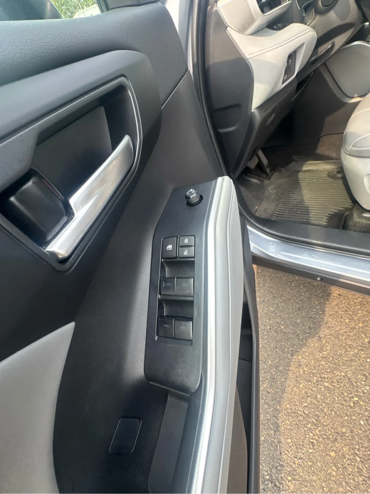 Used 2023 Moon Dust Toyota XLE image 15