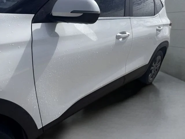 Used 2022 White Kia S image 23