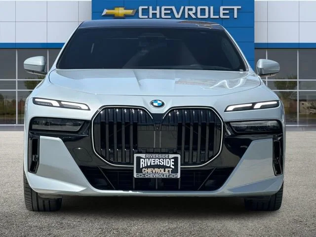 2025 BMW 7 Series 760i - Photo 9