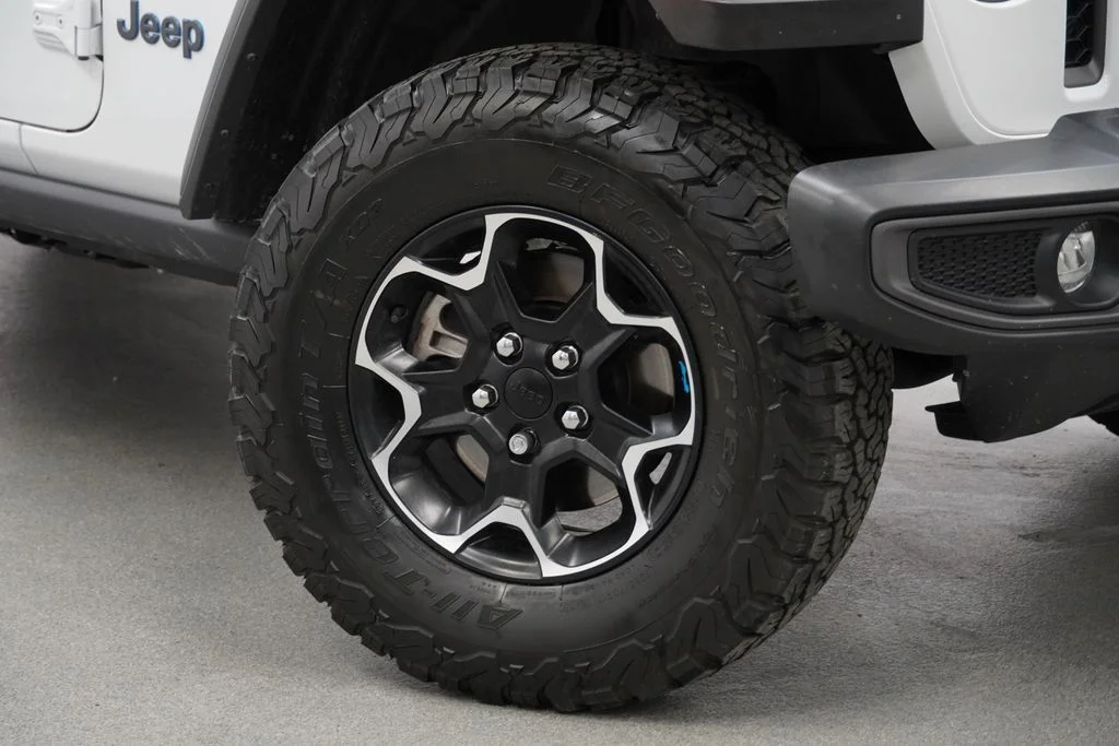 Used 2022 White Jeep Unlimited Rubicon 4xe image 4