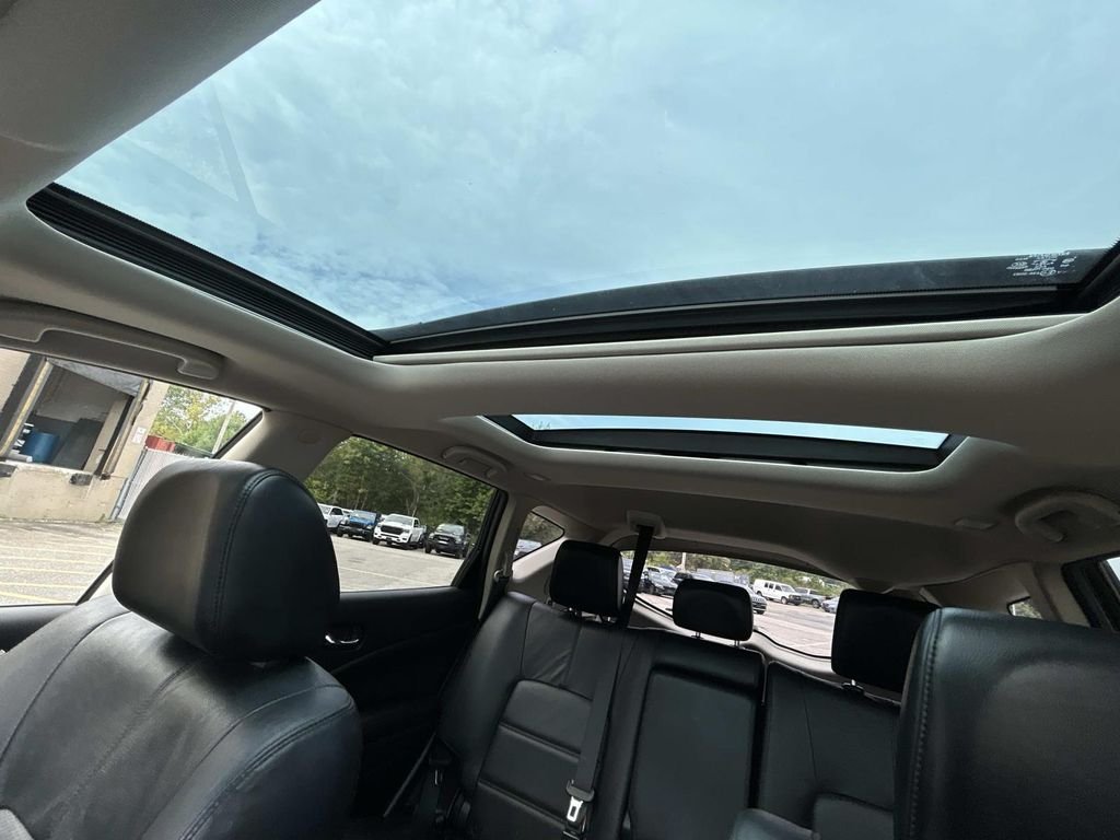 Used 2014 Gray Nissan SL image 37