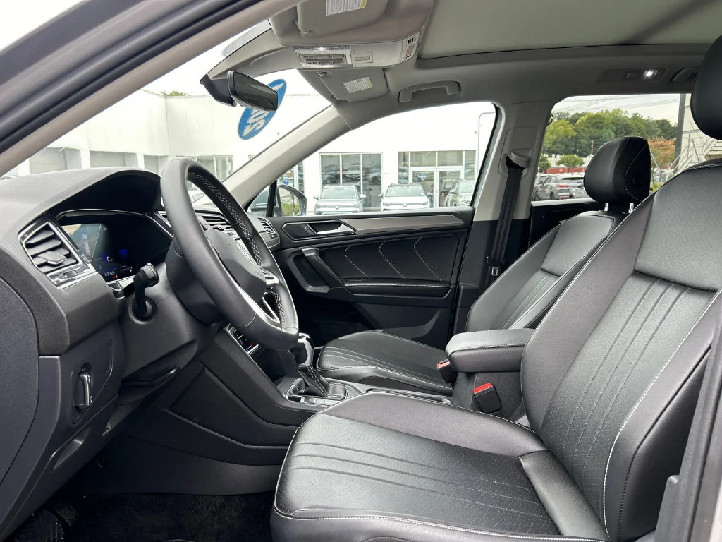 Used 2024 Silver Volkswagen 2.0T SE image 10