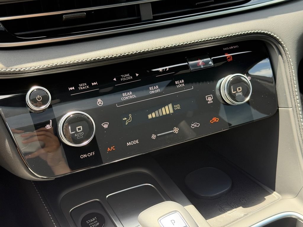 New 2027 RADIANT WHITE INFINITI Luxe AWD image 18