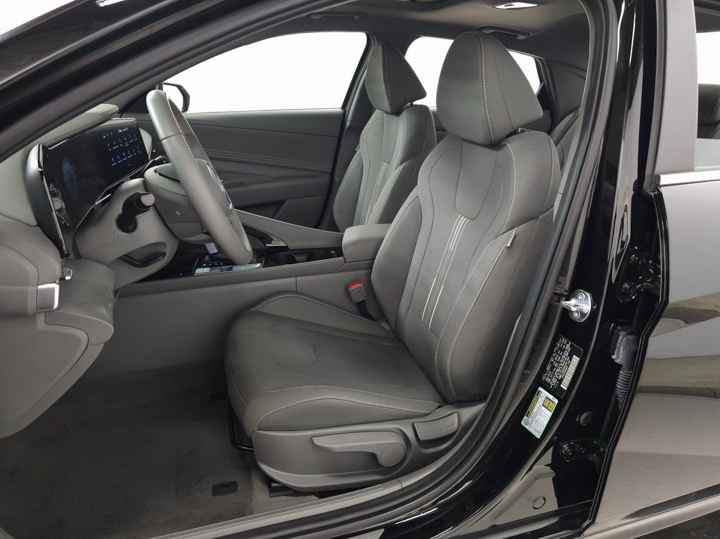 2025 Hyundai Elantra SEL - Photo 14