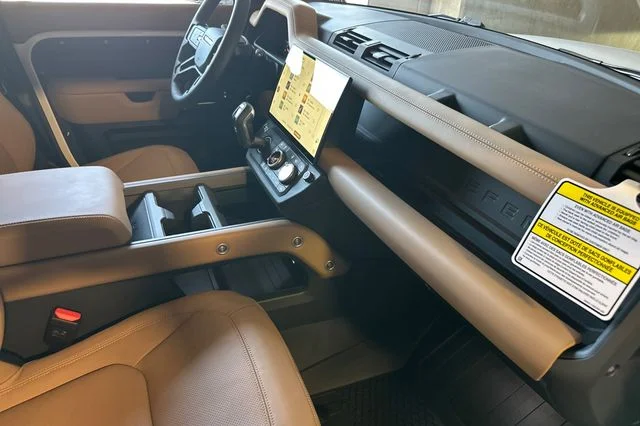 New 2026 Fuji White Land Rover X-Dynamic SE image 15