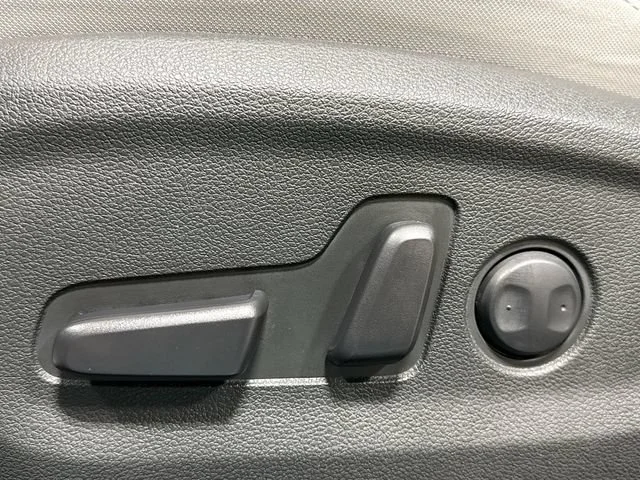 Used 2020  Hyundai Sport image 17