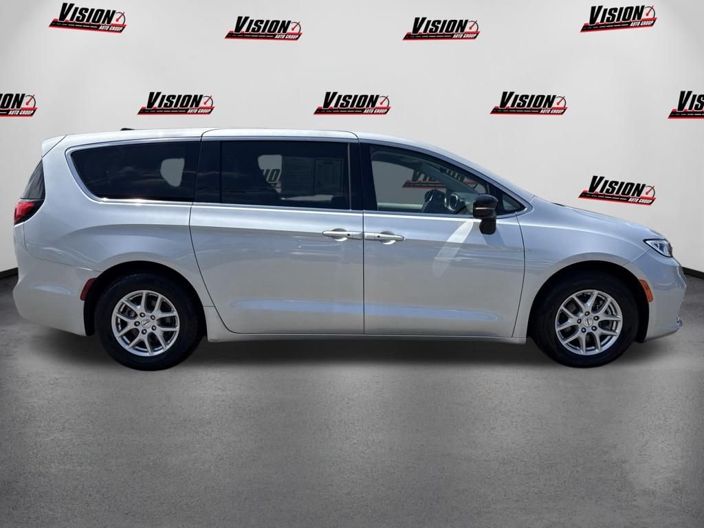 Used 2024 Silver Chrysler Touring L image 4