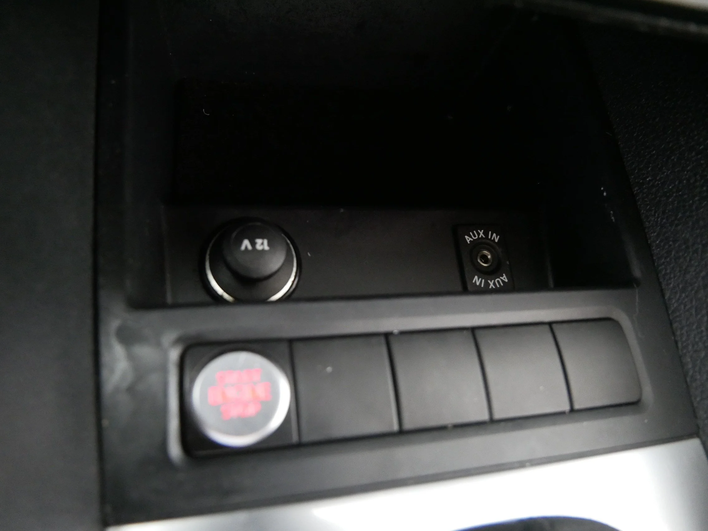 Used 2014 Candy White Volkswagen SE w/Connectivity/Sunroof image 29