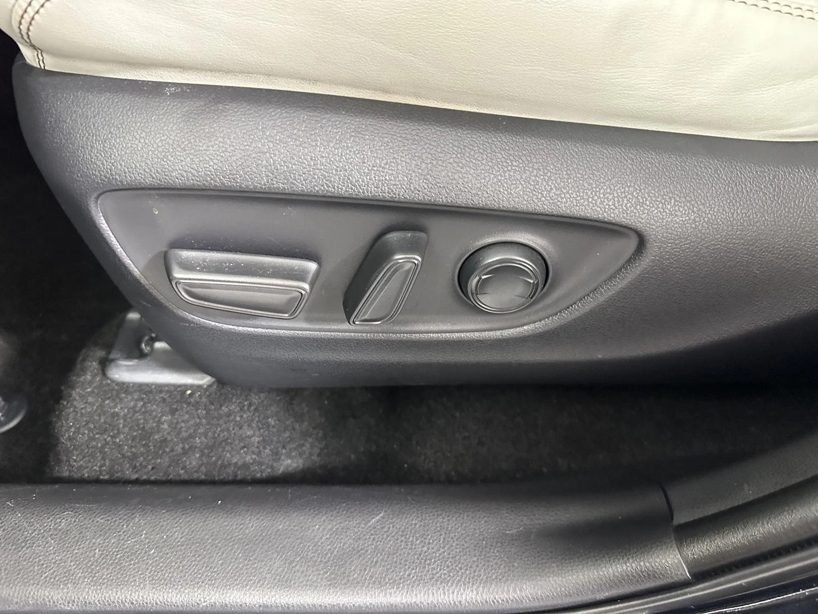 Used 2019 Midnight Black Metallic Toyota Limited image 27