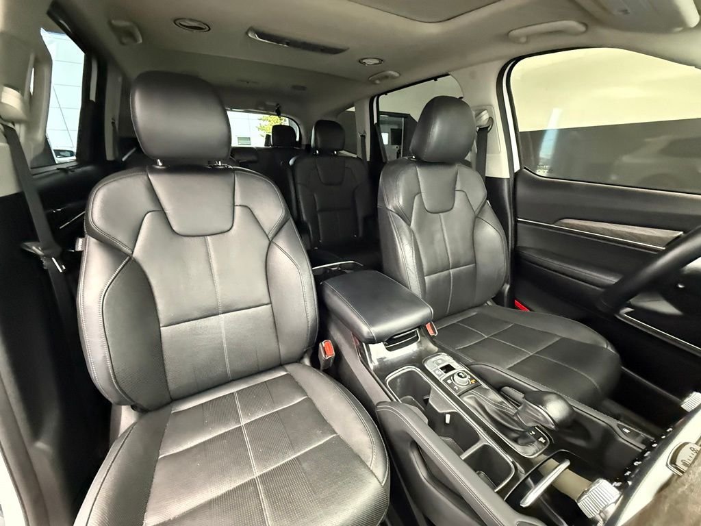 Used 2021 White Kia EX image 71