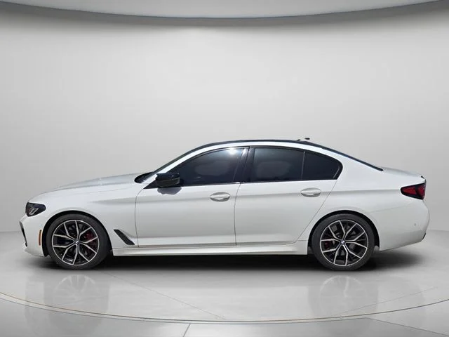 Used 2022 White BMW M550i xDrive image 3