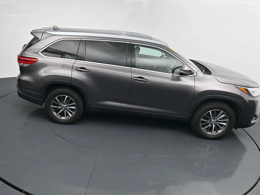 Used 2019 Gray Toyota XLE image 30
