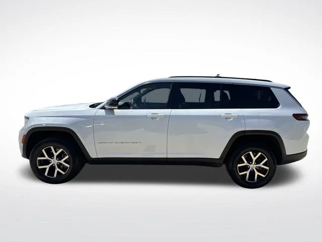 Used 2025 White Jeep Limited image 6