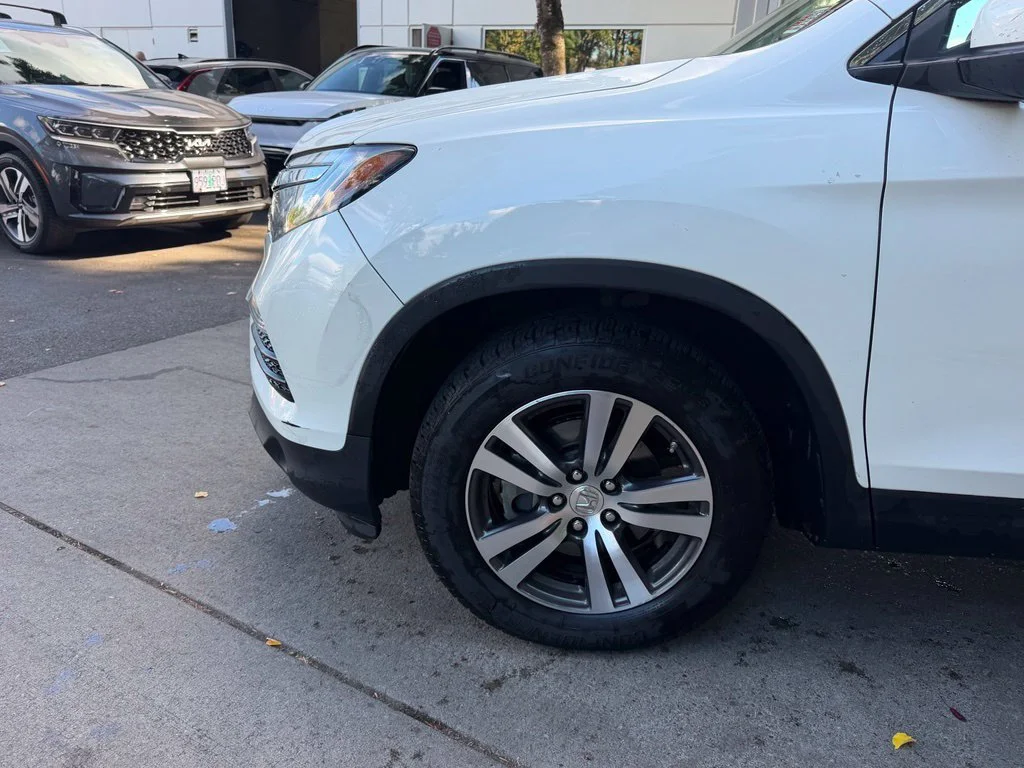 Used 2016 White Diamond Pearl Honda EX-L image 9
