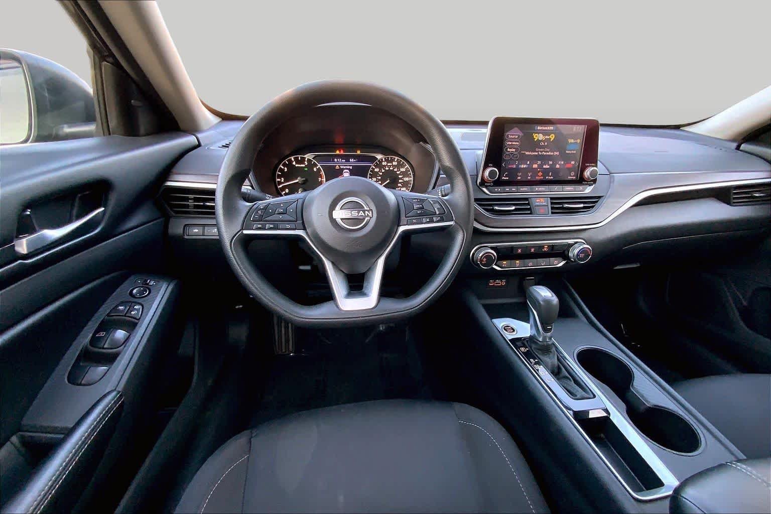 Used 2025 Super Black Nissan SV image 5