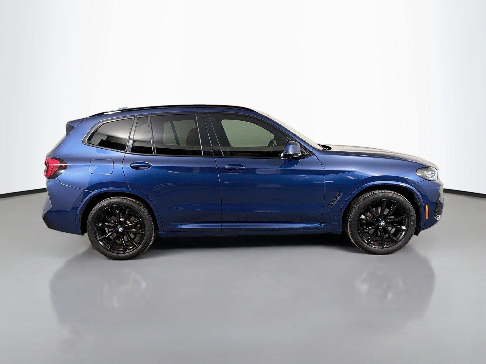 Used 2022 Phytonic Blue Metallic BMW xDrive30i image 4