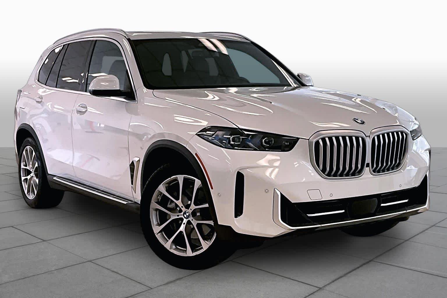 Used 2025 Mineral White Metallic BMW sDrive40i image 2