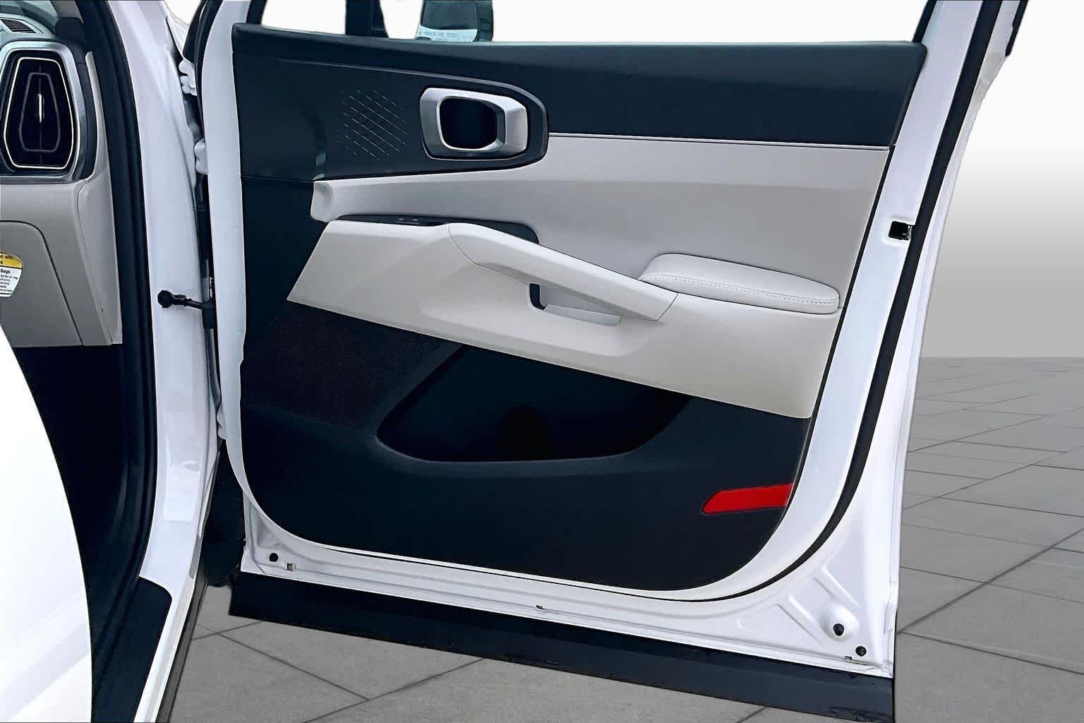 Used 2026 Glacial White Pearl Kia S image 21