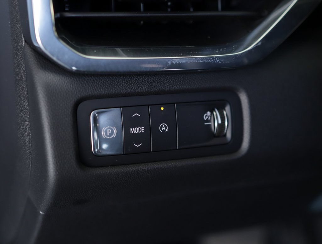 New 2026 Glacier White Tricoat GMC Elevation image 10