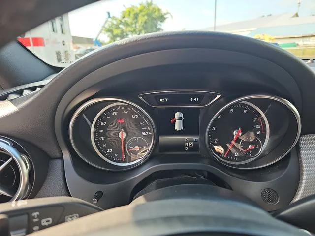 Used 2019 White Mercedes-Benz GLA 250 image 14