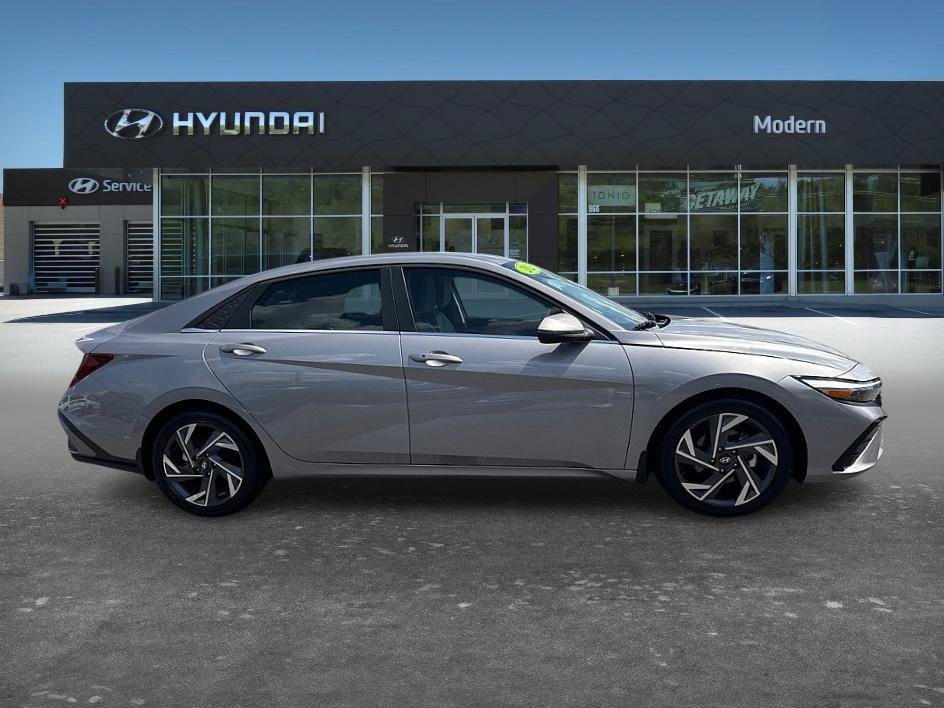 Used 2026 Fluid Metal Hyundai Limited image 4