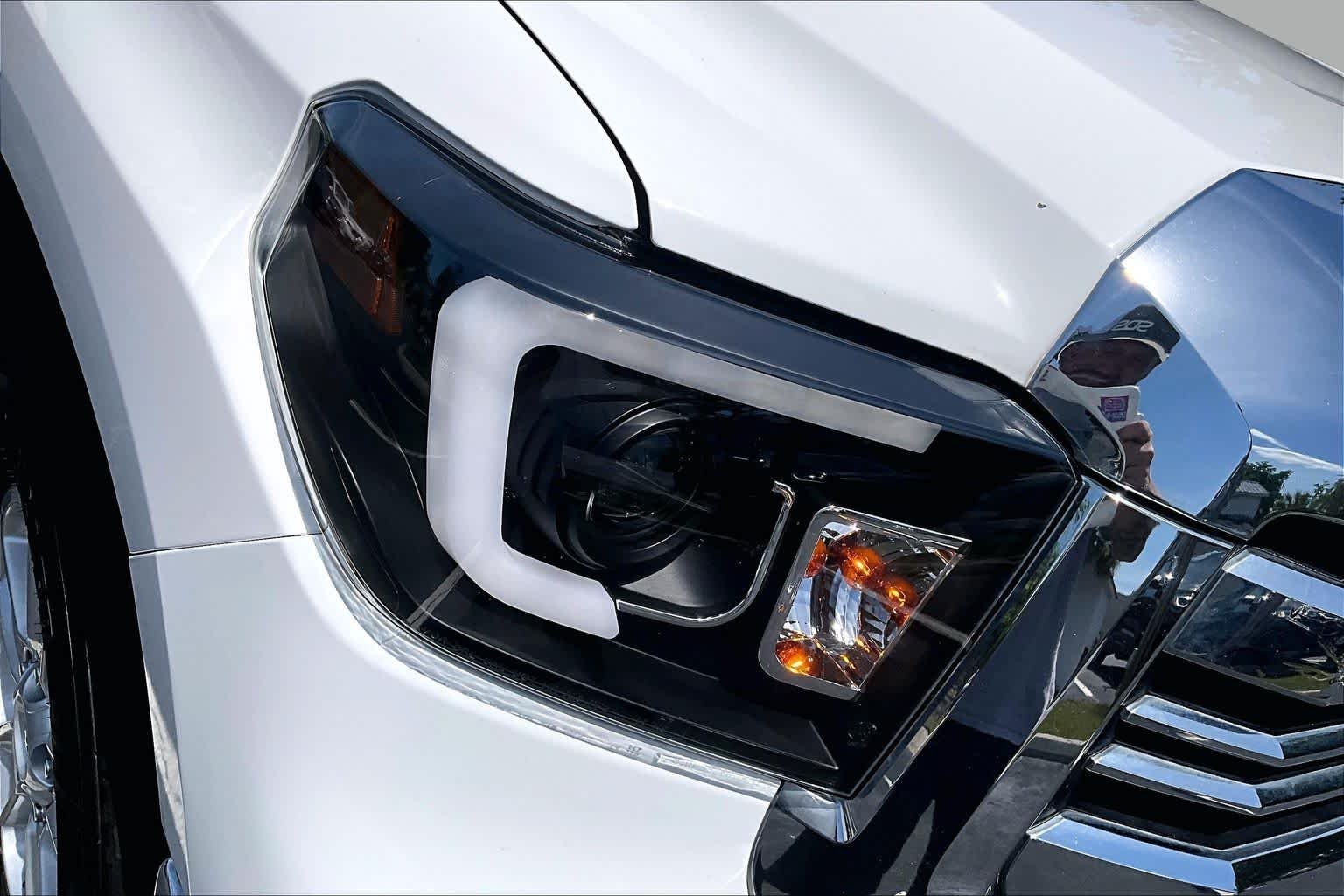 Used 2017 Super White Toyota SR5 image 27