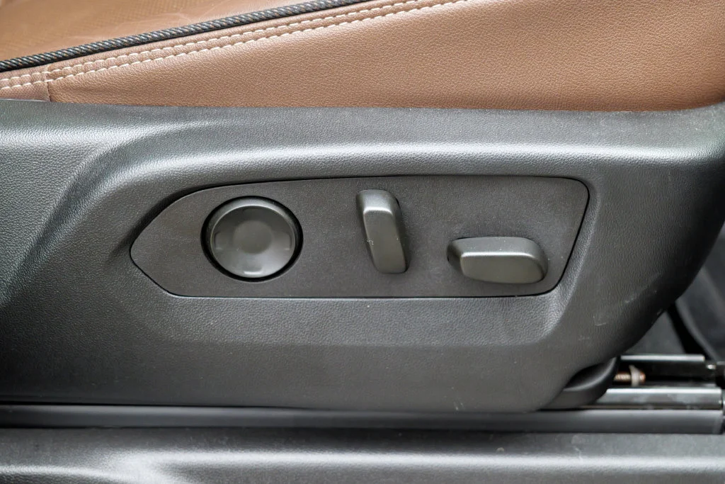 Used 2025 Black Chevrolet High Country image 41