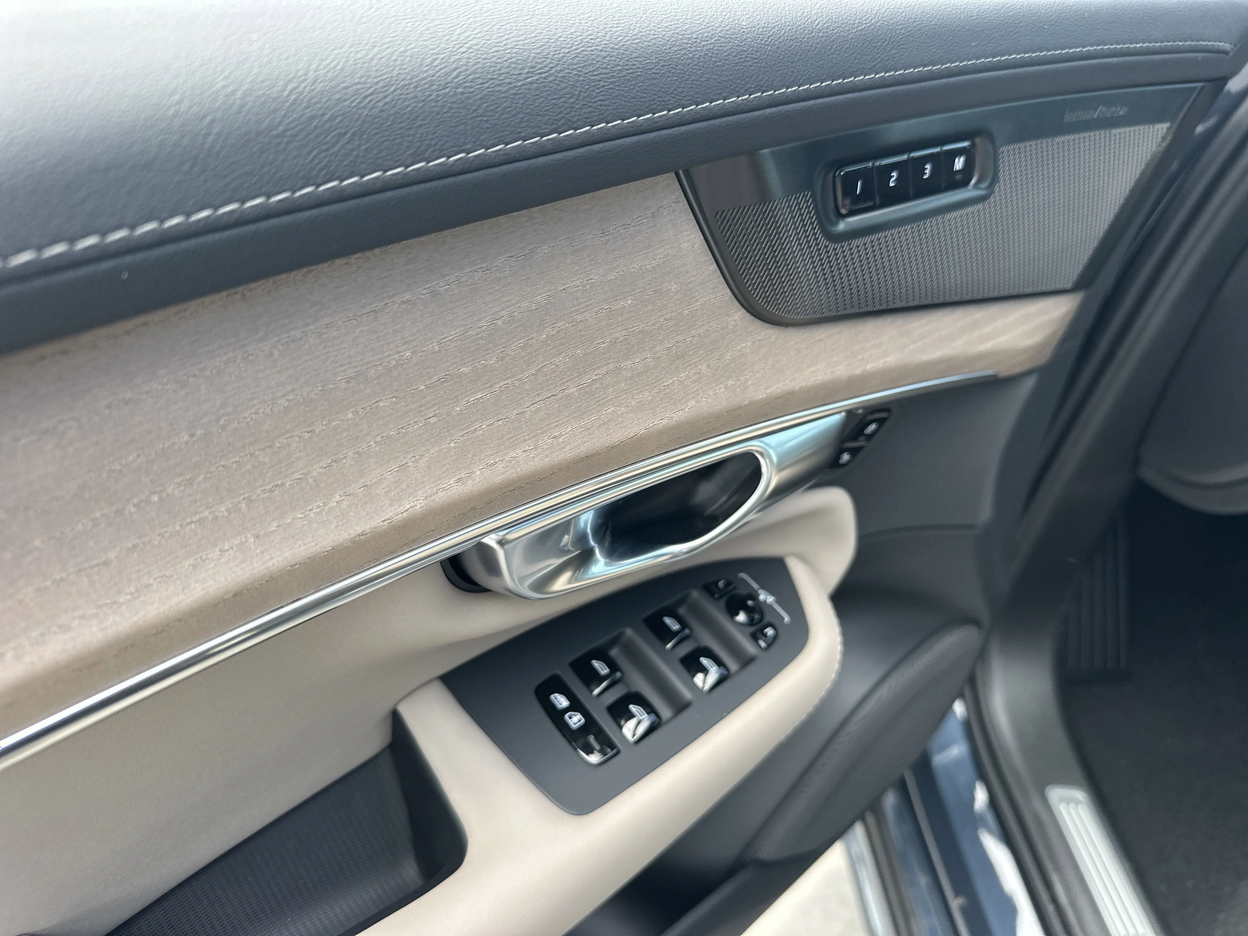 2026 Volvo XC90 Plus - Photo 17