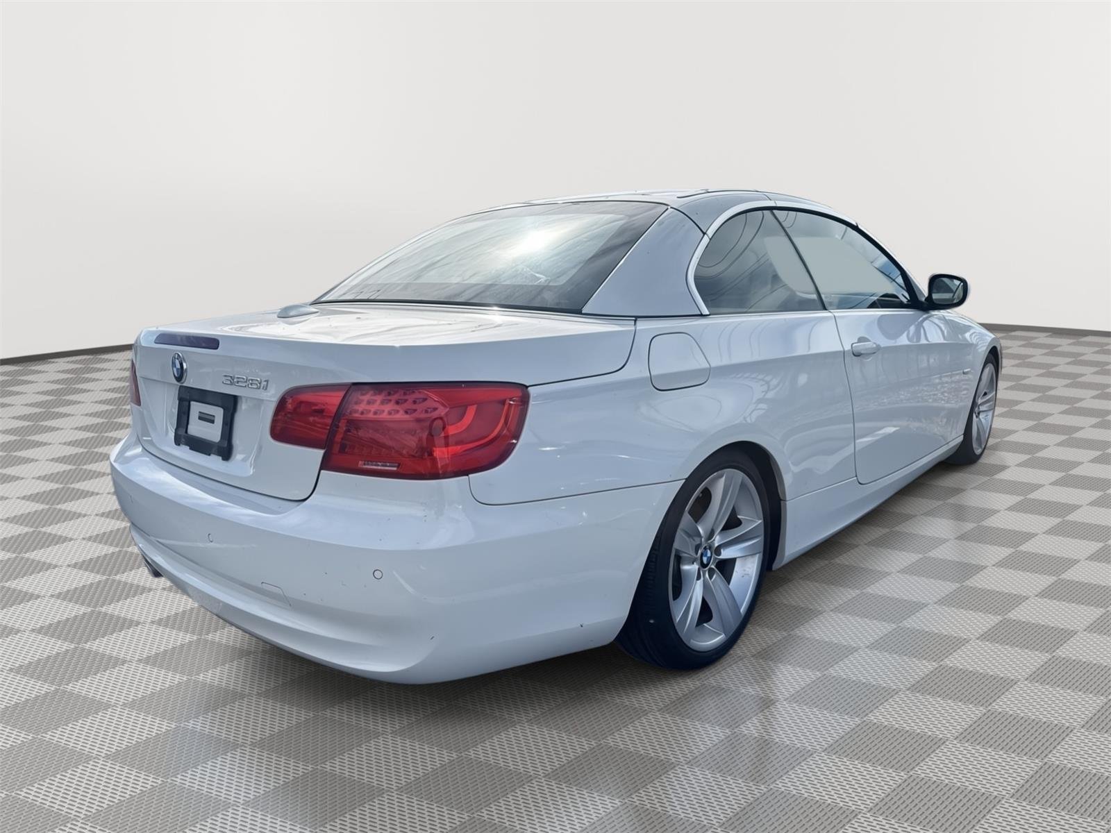 Used 2011 Alpine White BMW 328i image 16