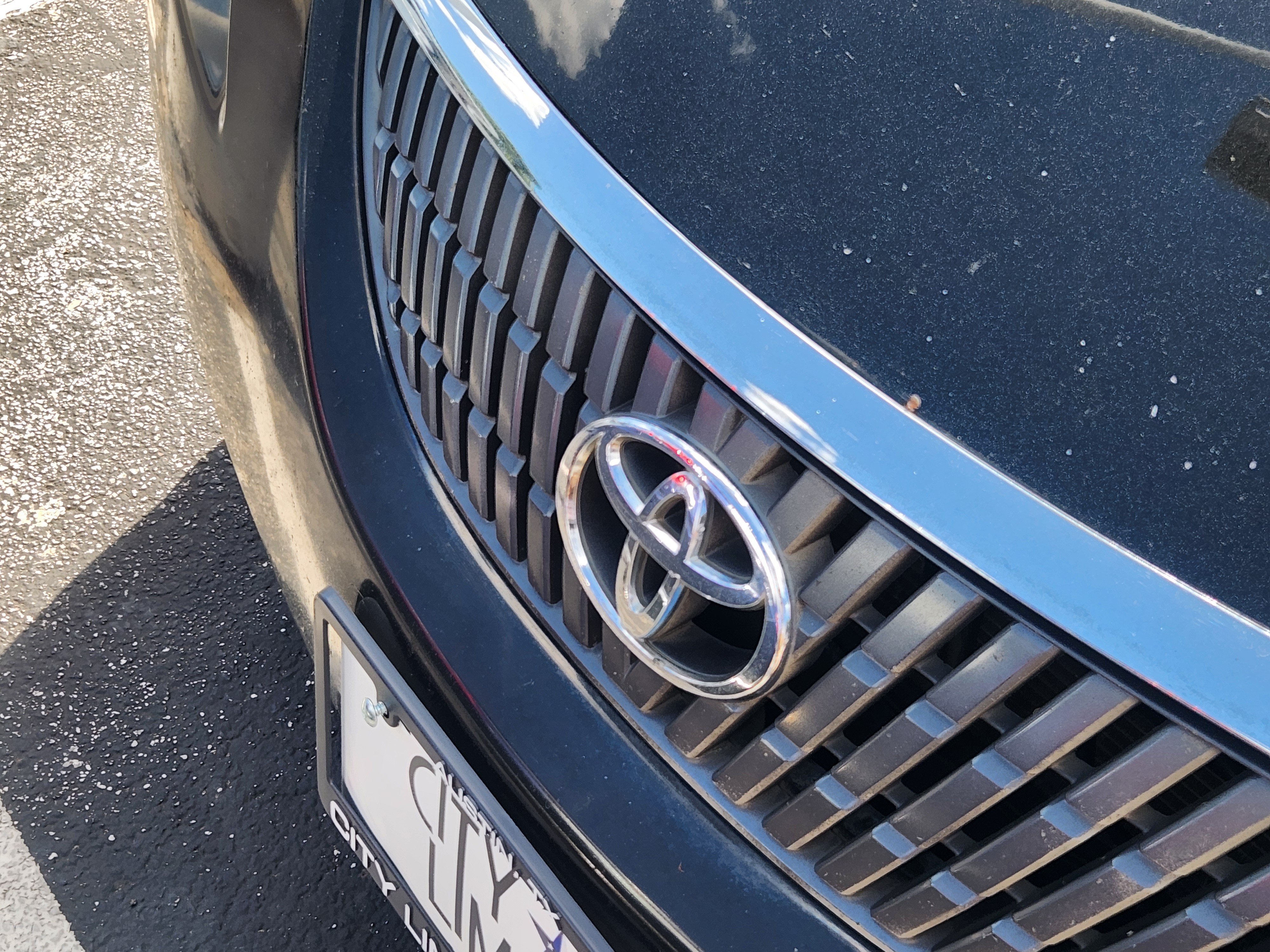 Used 2005 Black Toyota SLE V6 image 4