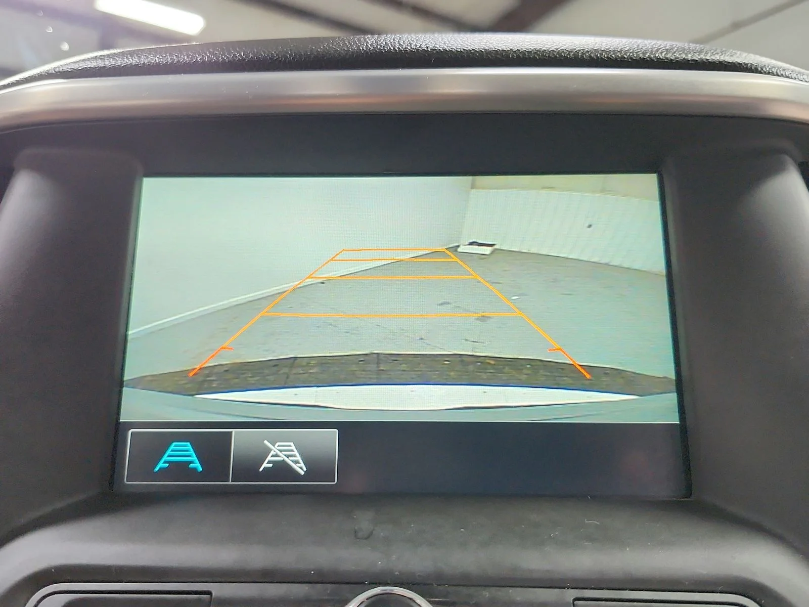 Used 2018 Silver GMC SLE-2 image 28