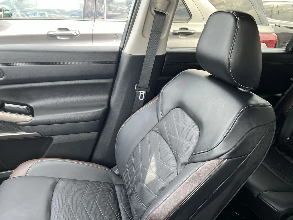 Used 2025 Gray Nissan Platinum image 25