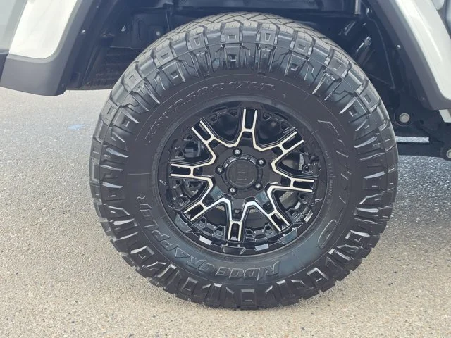 Used 2023 Silver Jeep Sport S image 30