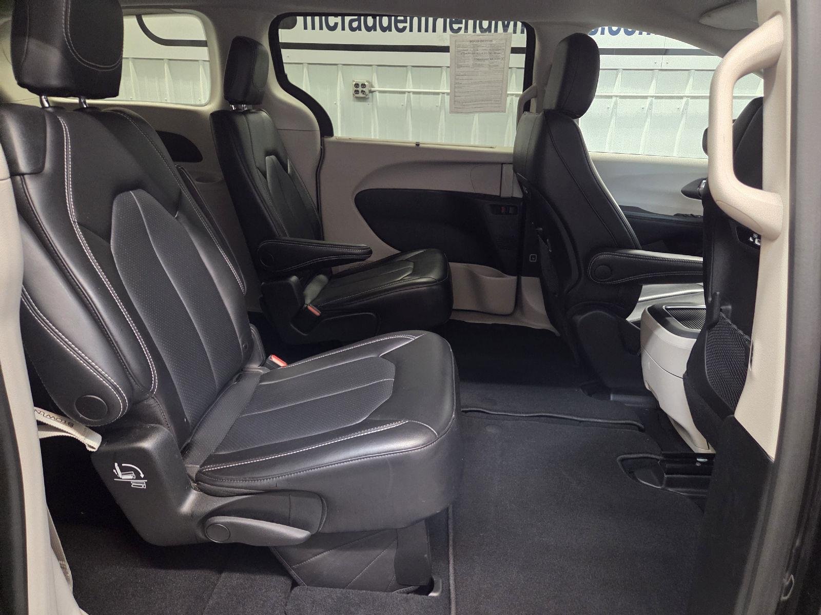 Used 2023 Brilliant Black Crystal Pearlcoat Chrysler Touring L image 22